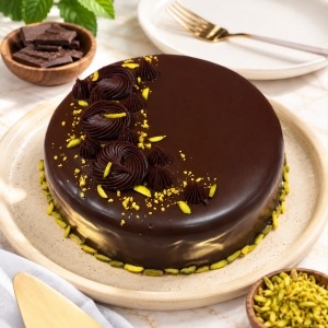 CHOCOLATE PISTACHIO MUSE CAKE