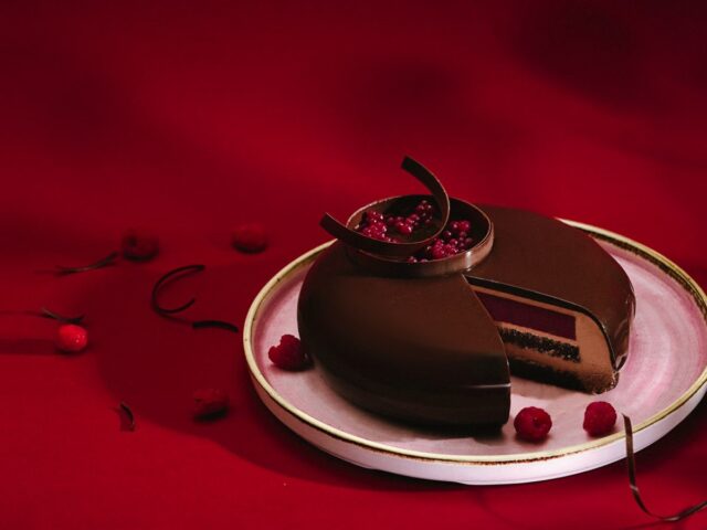 Cakes in Dubai: Exploring Luxury, Layers, and Local Favourites
